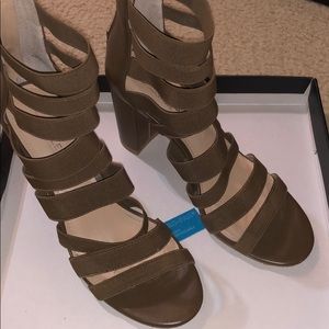 Charles by Charles David Erika 8.5M Taupe-ES